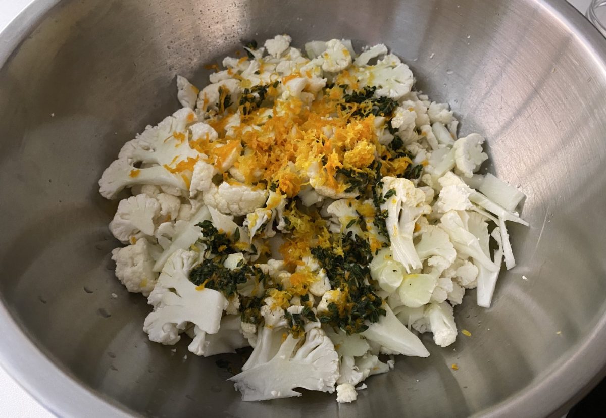 Ensalada de coliflor mediterránea. Perfecta para los días de calor