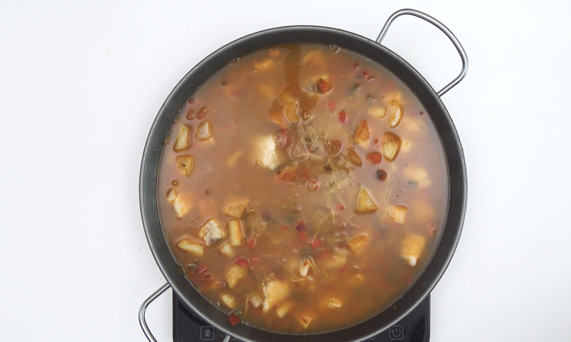 Fideuá de marisco. Receta tradicional valenciana