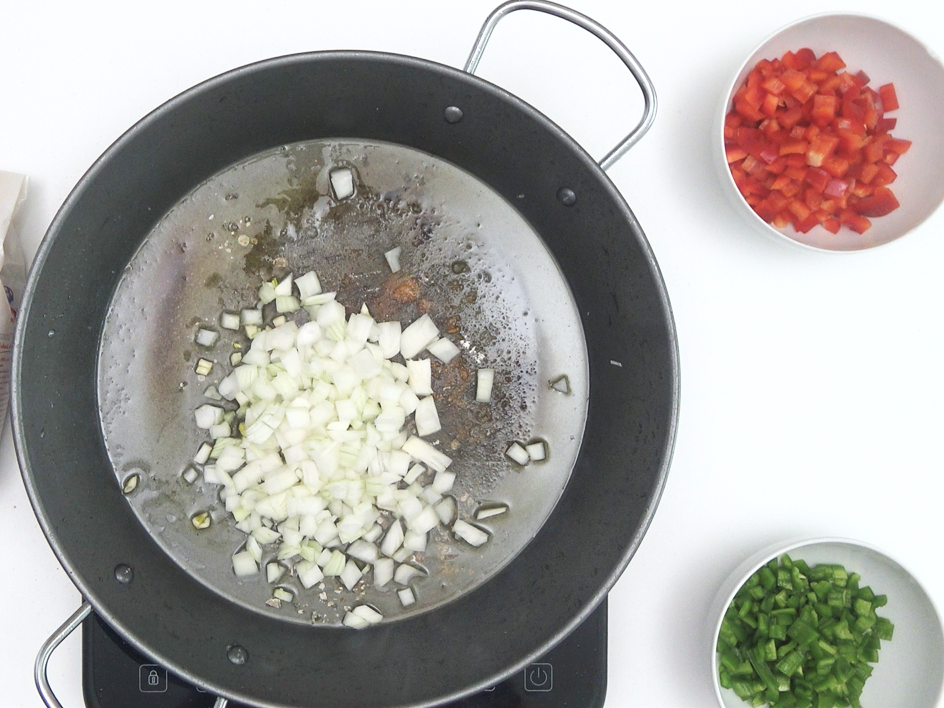 Fideuá de marisco. Receta tradicional valenciana