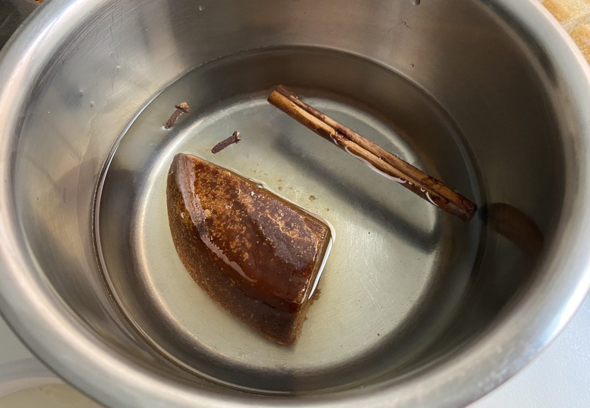 Capirotada. Postre mexicano sencillo de preparar