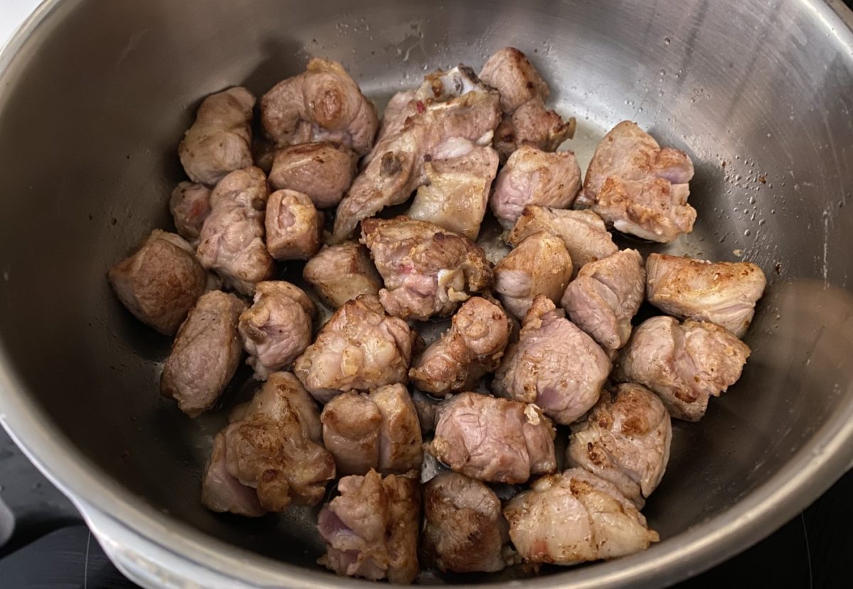 Guisado de pierna de cordero. Un manjar sabroso y tradicional