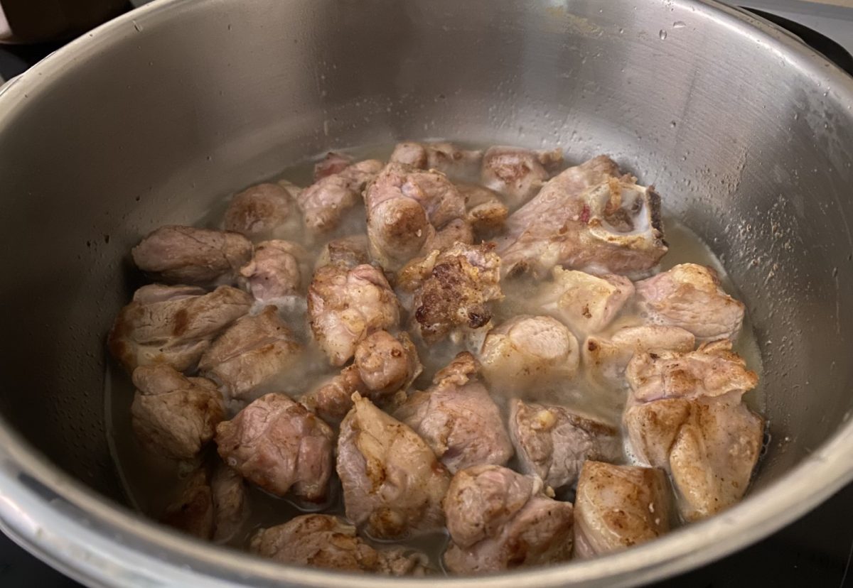 Guisado de pierna de cordero. Un manjar sabroso y tradicional