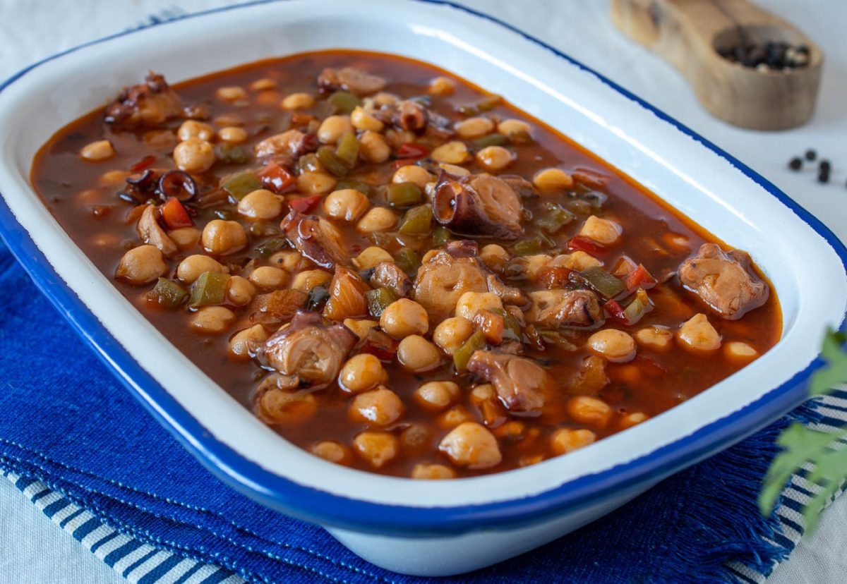 Guiso de garbanzos con pulpo. Perfecto para los días de frío