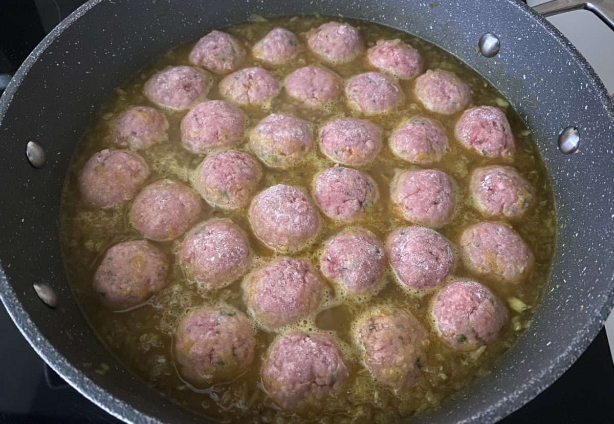 Koftas o albóndigas de ternera con limón. Un plato de origen turco