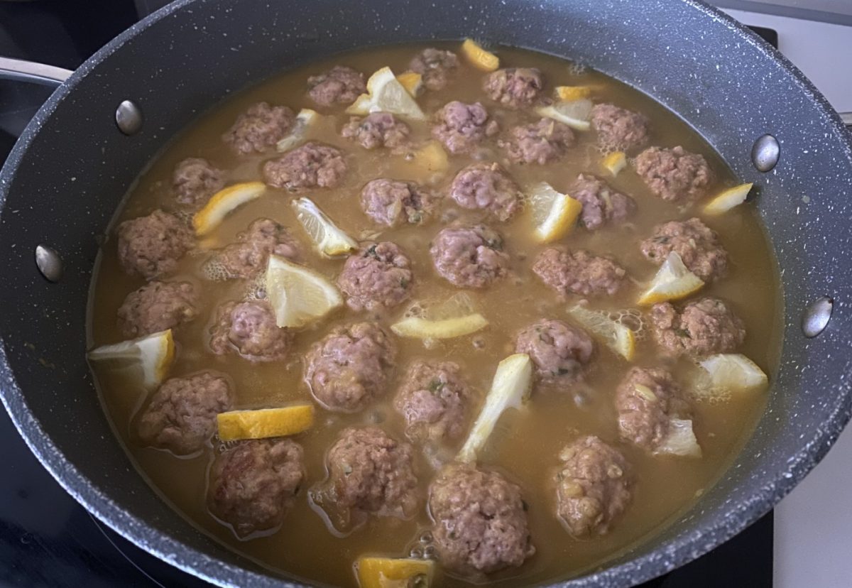Koftas o albóndigas de ternera con limón. Un plato de origen turco