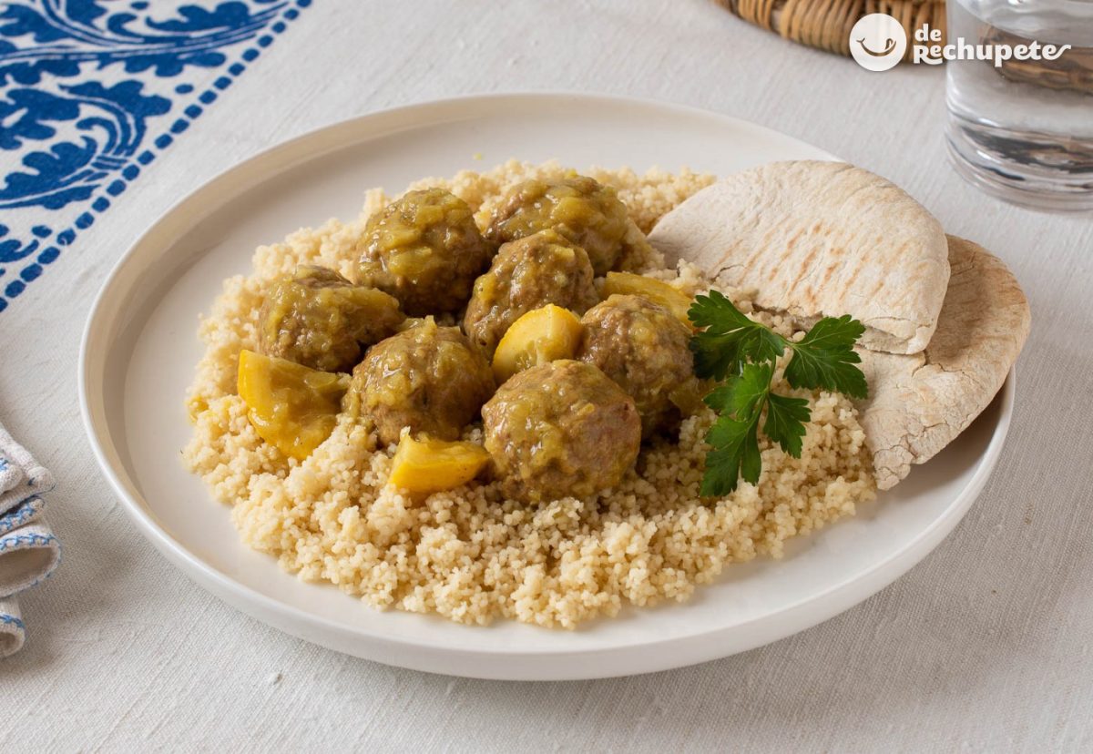 Koftas o albóndigas de ternera con limón. Un plato de origen turco