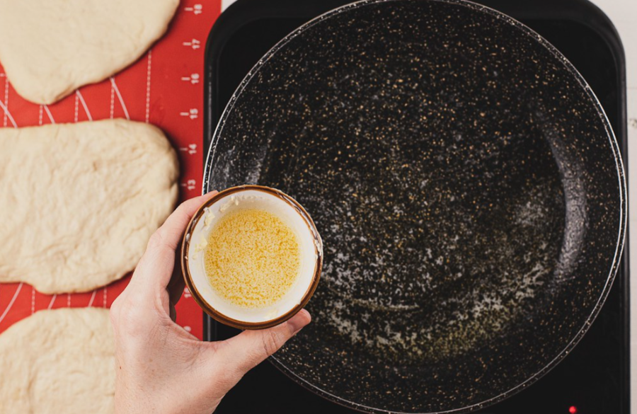Pan naan indio. Pan fácil sin horno, hecho en sartén