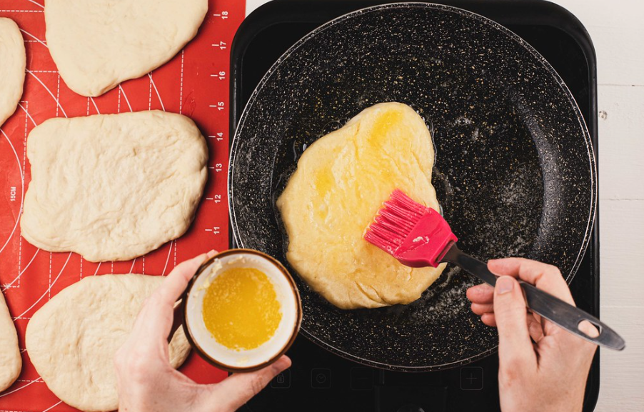 Pan naan indio. Pan fácil sin horno, hecho en sartén