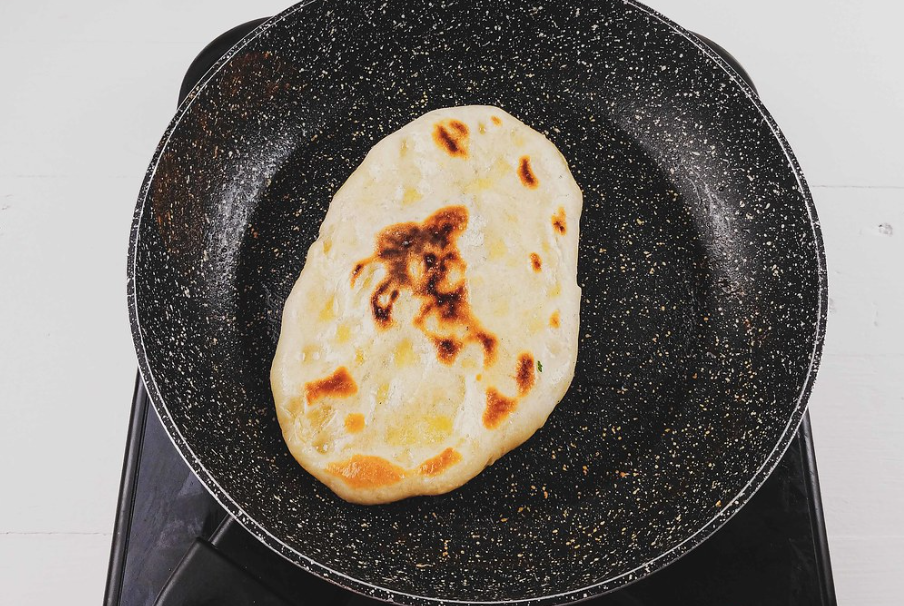 Pan naan indio. Pan fácil sin horno, hecho en sartén