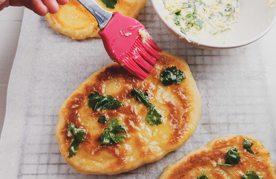Pan naan indio. Pan fácil sin horno, hecho en sartén