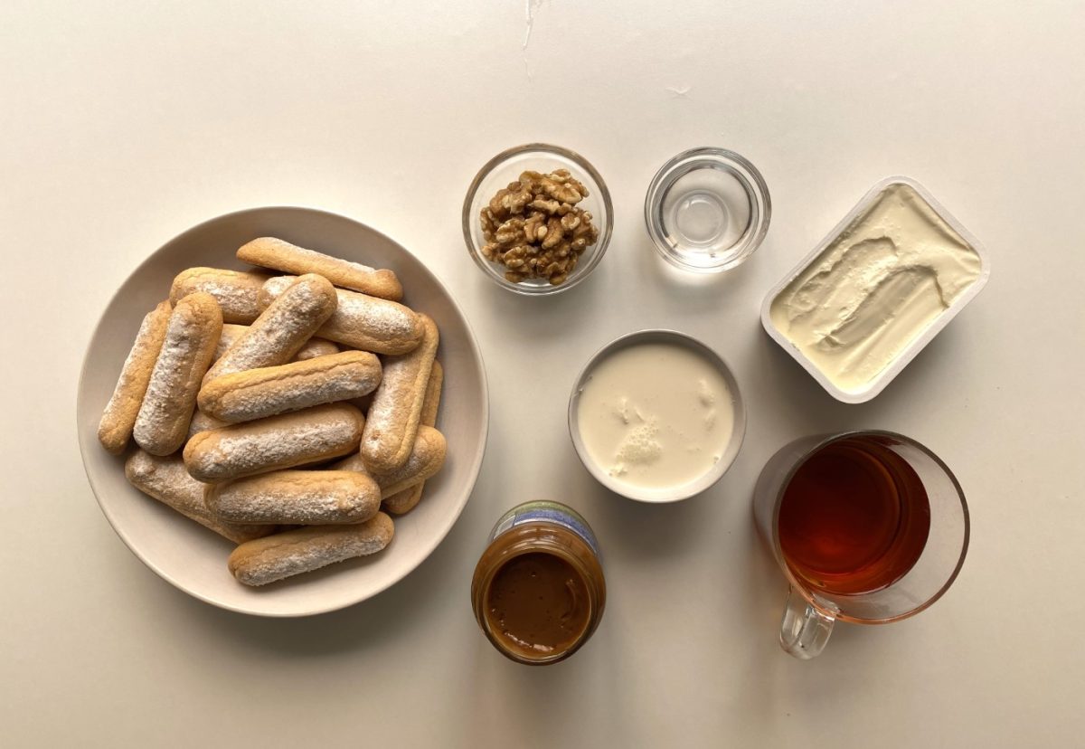 Pastel borracho argentino. Postre delicioso relleno de dulce de leche