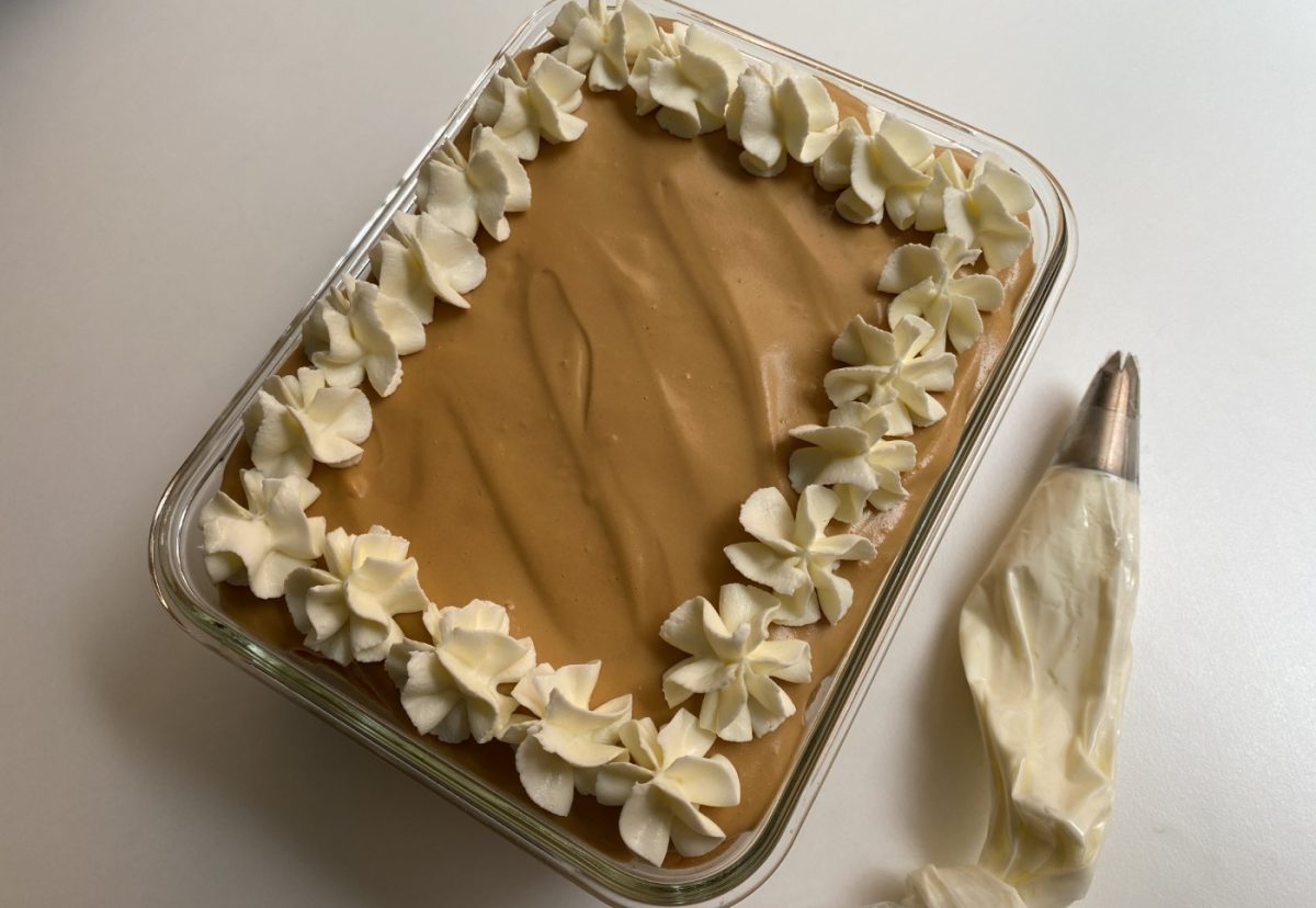 Pastel borracho argentino. Postre delicioso relleno de dulce de leche