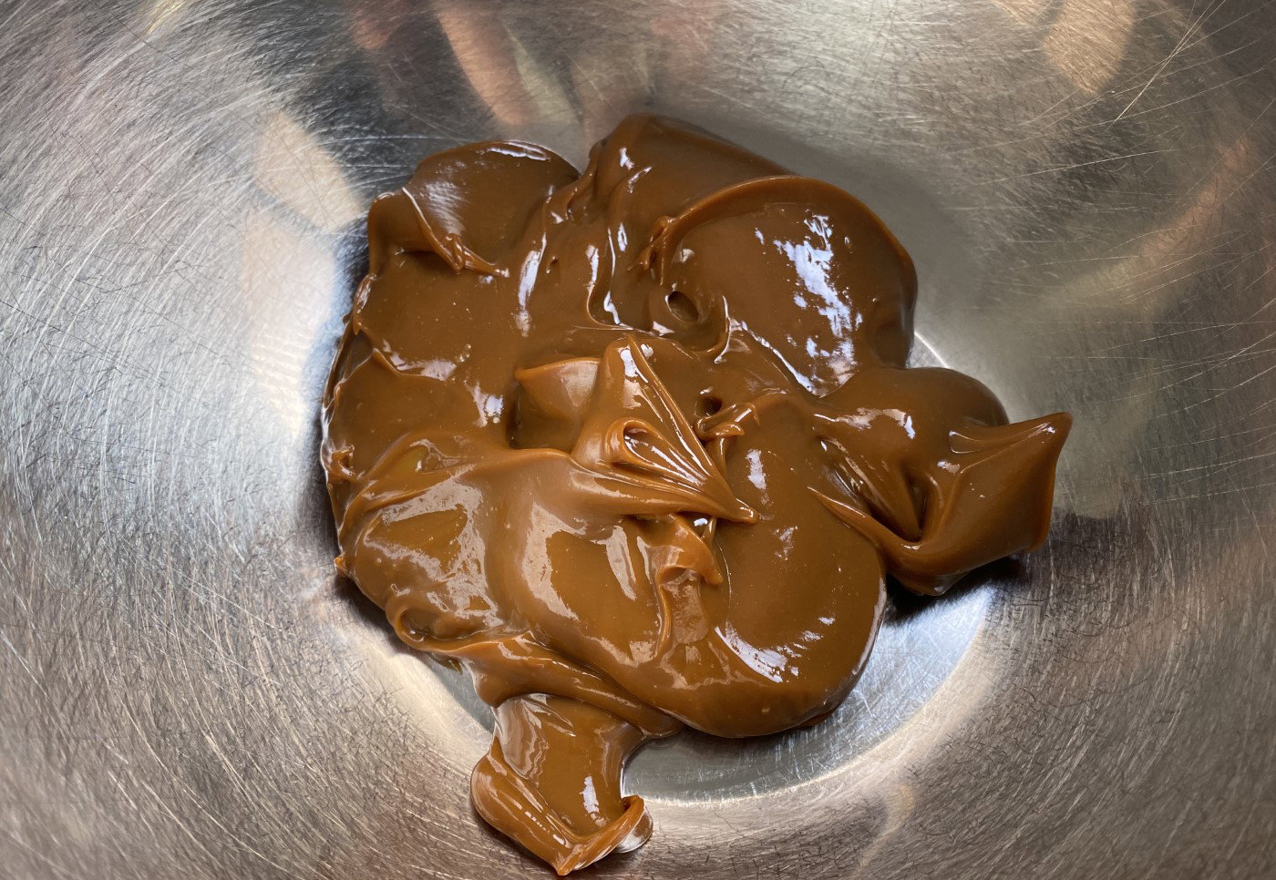 Pastel borracho argentino. Postre delicioso relleno de dulce de leche