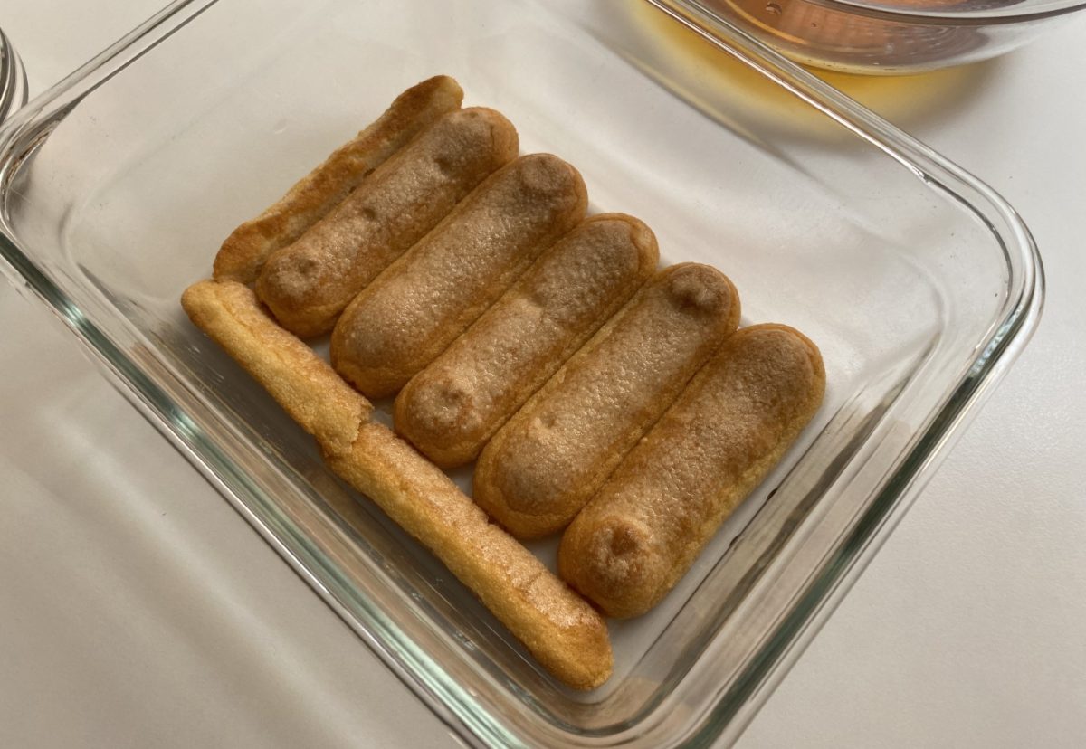 Pastel borracho argentino. Postre delicioso relleno de dulce de leche
