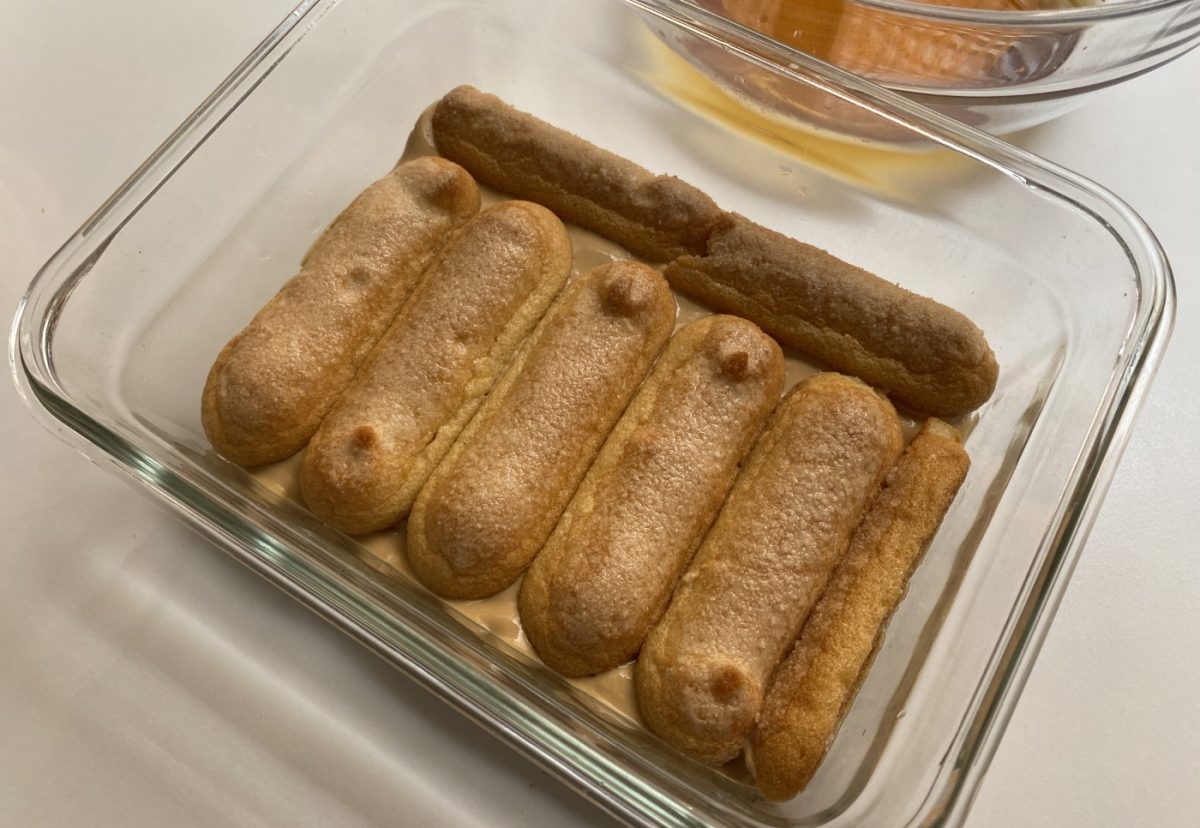Pastel borracho argentino. Postre delicioso relleno de dulce de leche