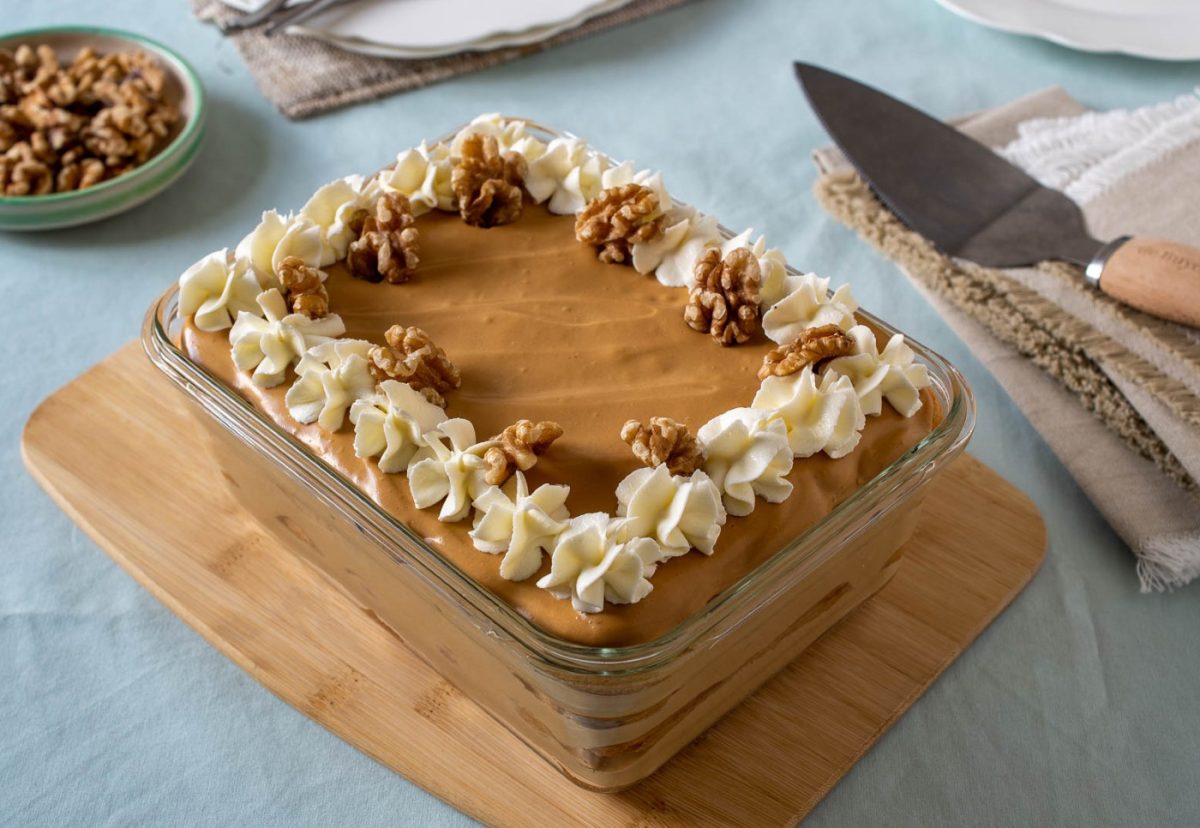 Pastel borracho argentino. Postre delicioso relleno de dulce de leche