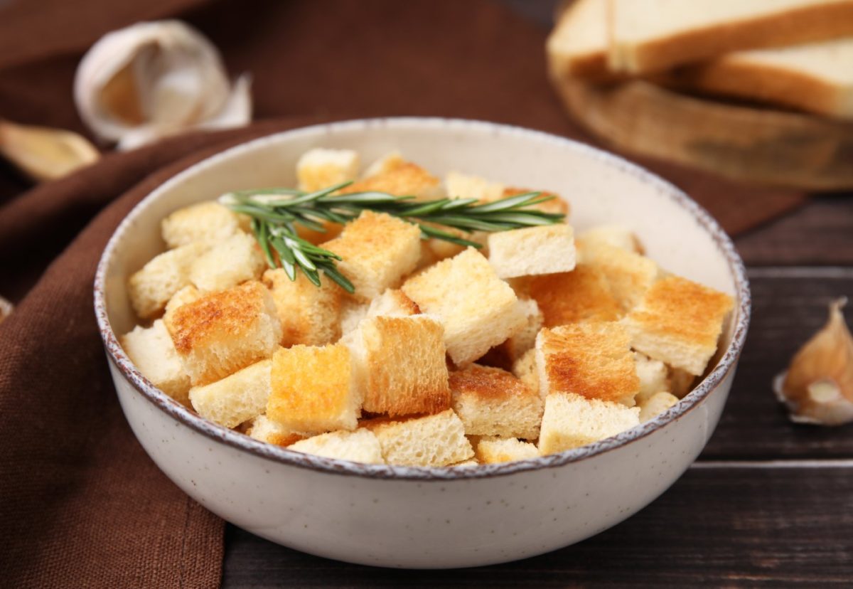 Picatostes caseros o croutons: con sartén, horno o freidora de aire