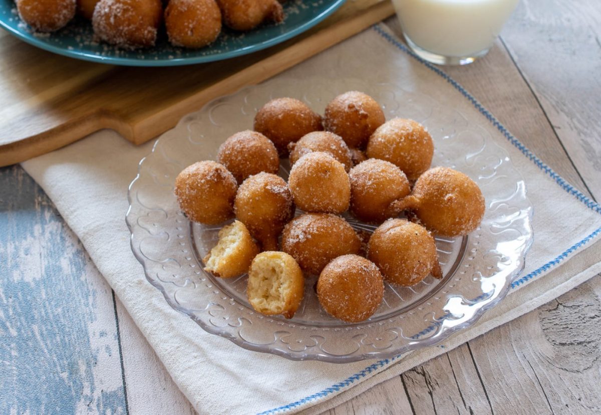 Quarkinis o buñuelos de queso crema. Un dulce de Carnaval