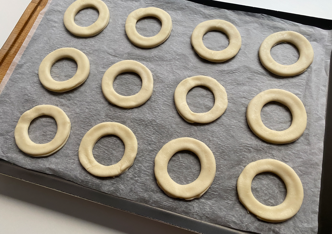 Rosquillas de Alcalá. Rosquillas de hojaldre con yema