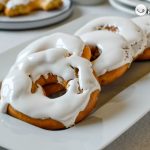 Rosquillas de Santa Clara. Receta tradicional madrileña con merengue blanco para San Isidro