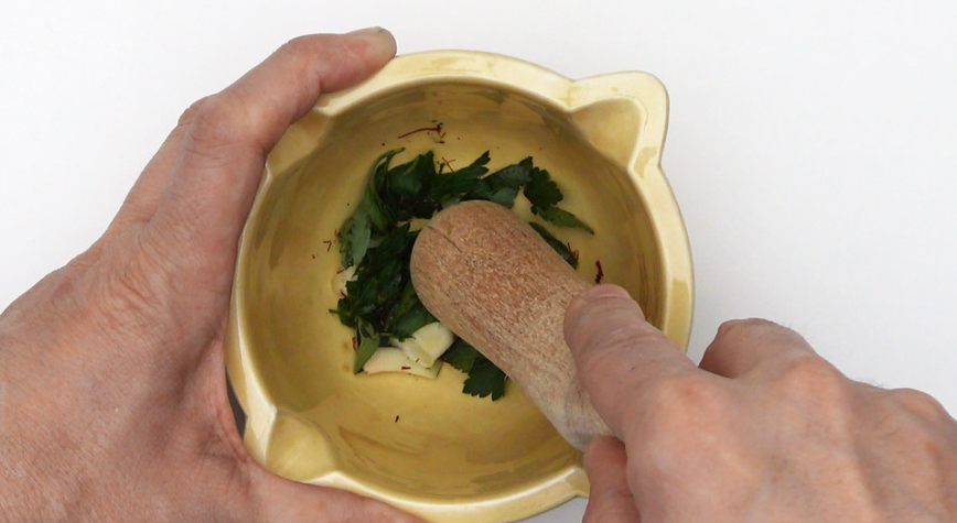 Albóndigas de pollo en salsa pepitoria. La receta de la abuela en formato albóndiga