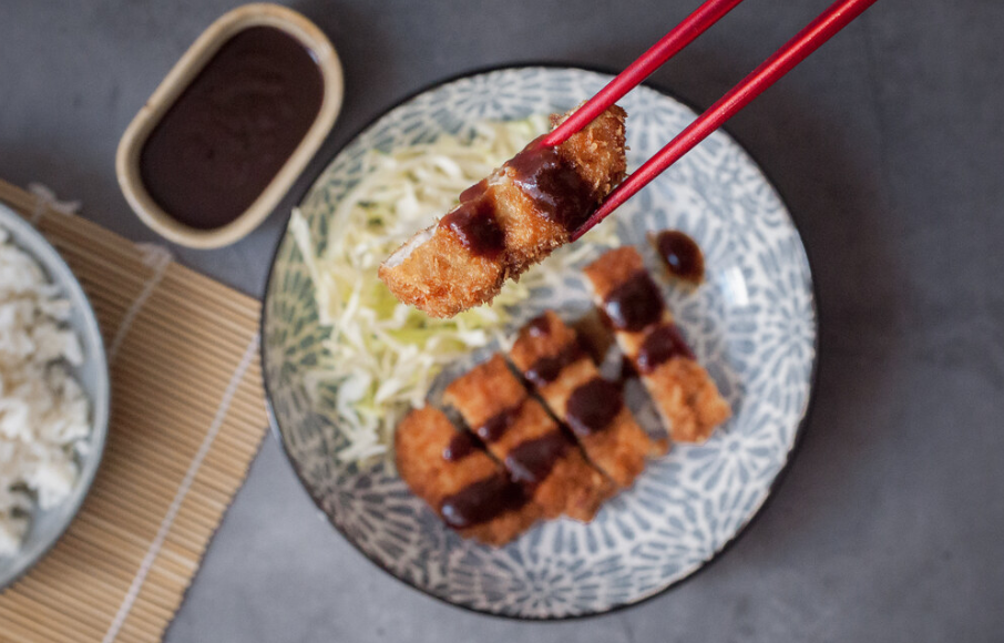 Cómo hacer chuletas de cerdo tonkatsu