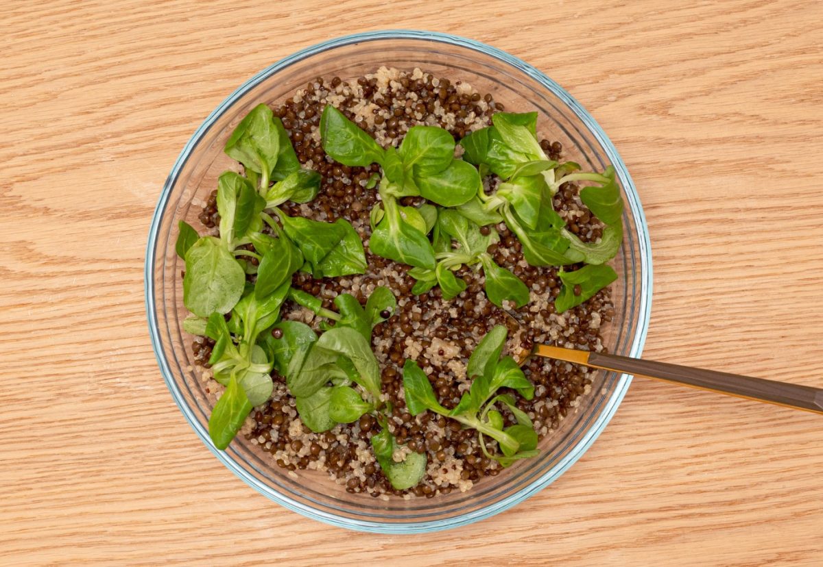 Ensalada de legumbres y aguacate. Una opción nutritiva en tu mesa