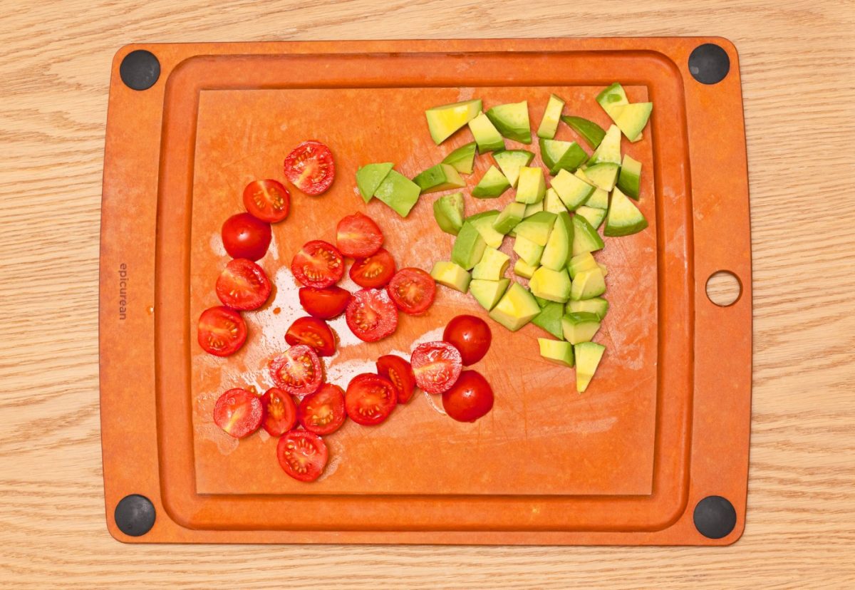 Ensalada de pasta con aguacate. Un plato perfecto para cualquier época