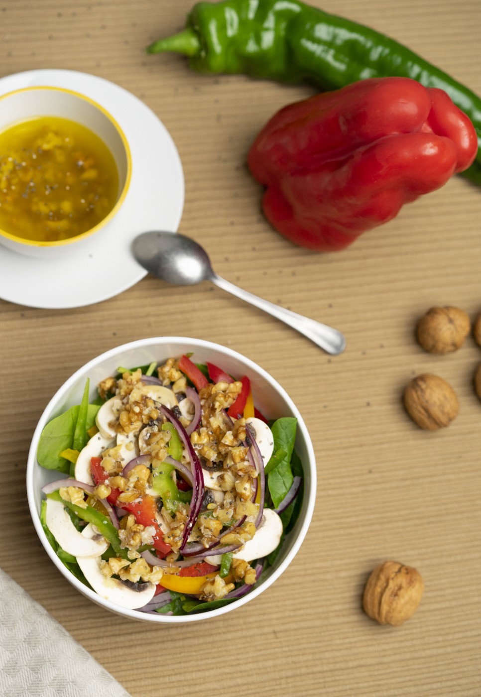 Ensalada de espinacas multicolor. Una explosión de sabores y colores