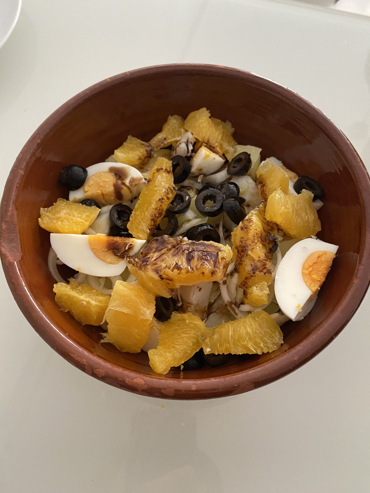 Ensalada malagueña de bacalao y naranja. Sencilla y sabrosa