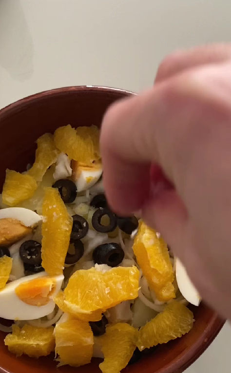 Ensalada malagueña de bacalao y naranja. Sencilla y sabrosa