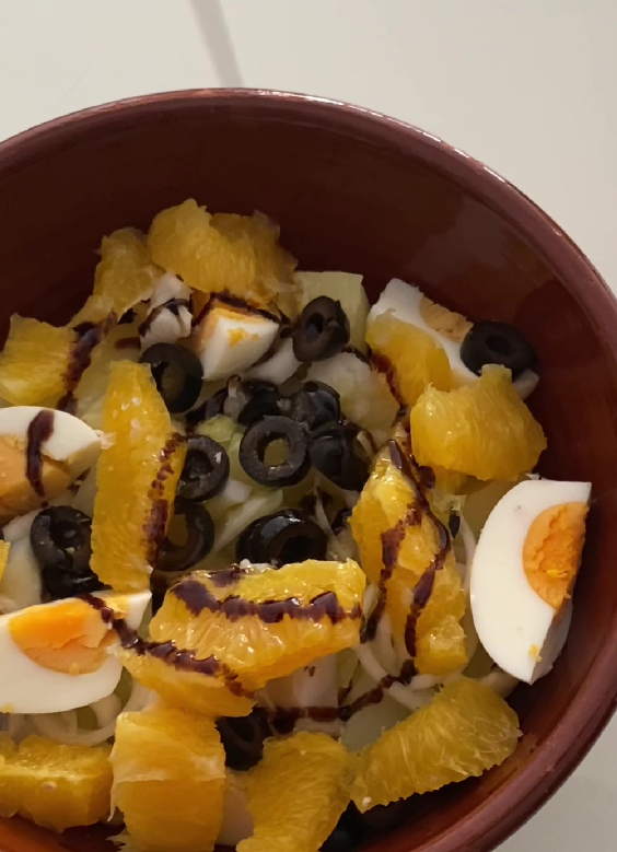 Ensalada malagueña de bacalao y naranja. Sencilla y sabrosa
