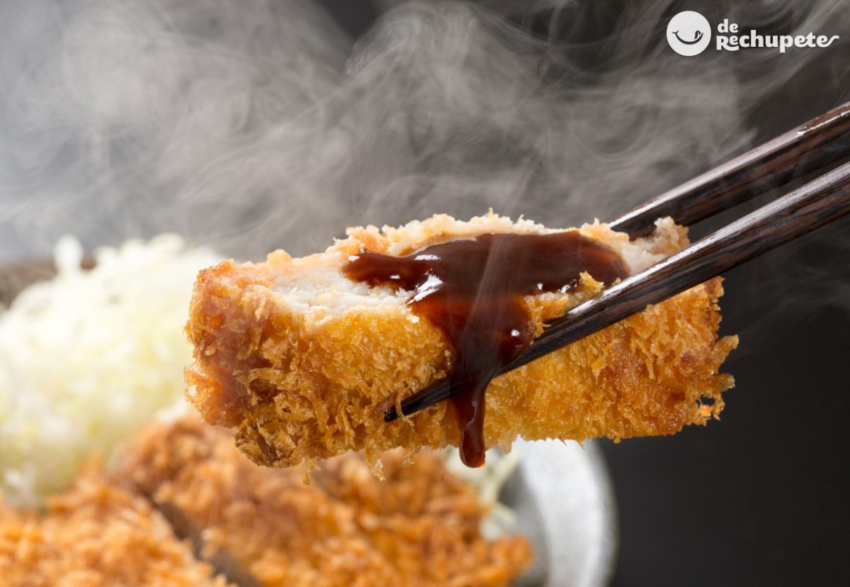 Katsudon. Delicioso plato japonés con cerdo empanado