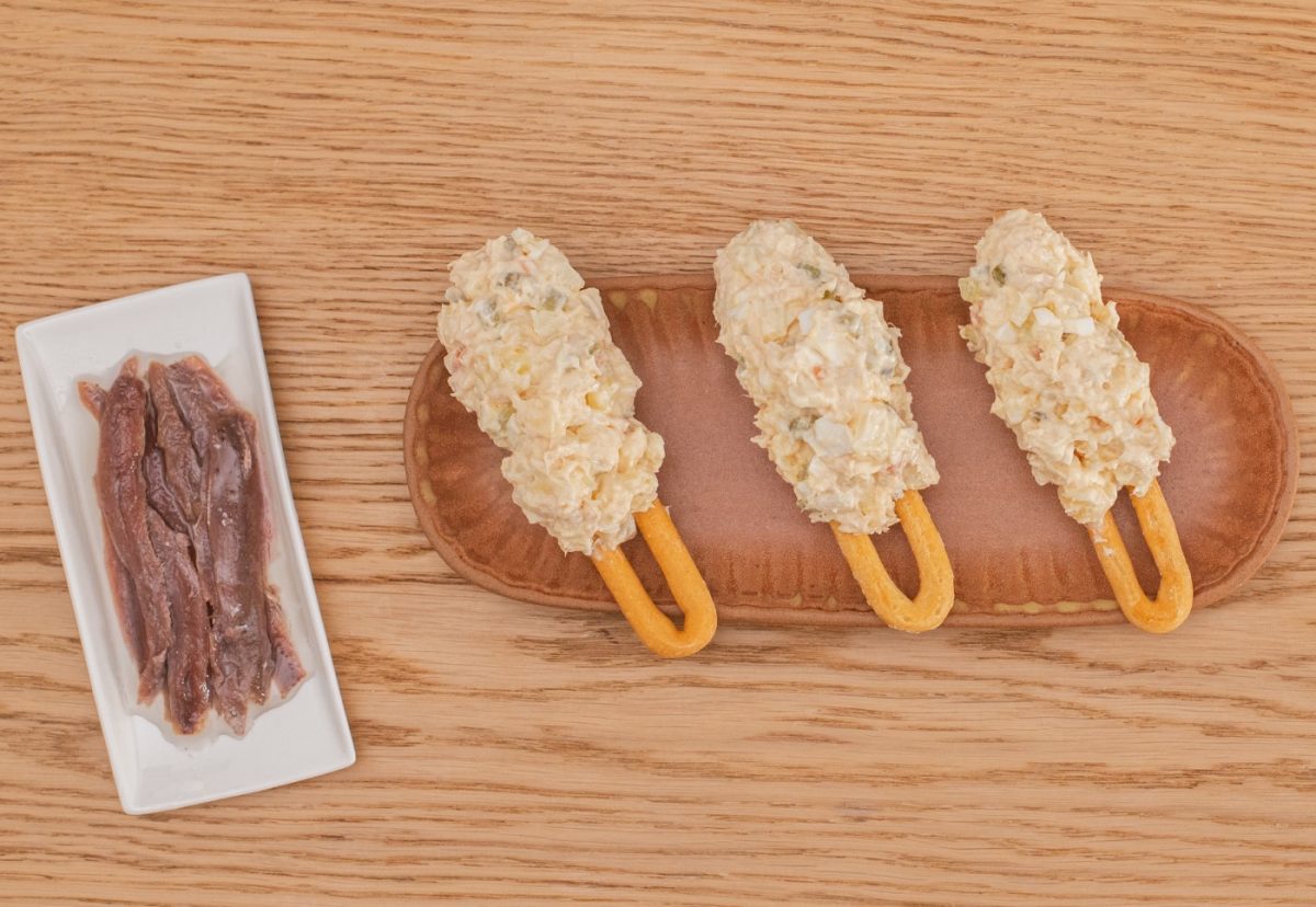 Marinera murciana de ensaladilla y anchoa
