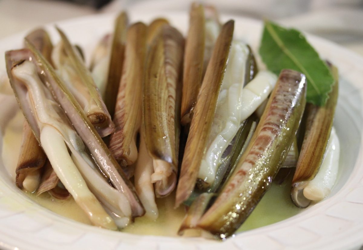 Navajas gallegas a la plancha con ajo y perejil