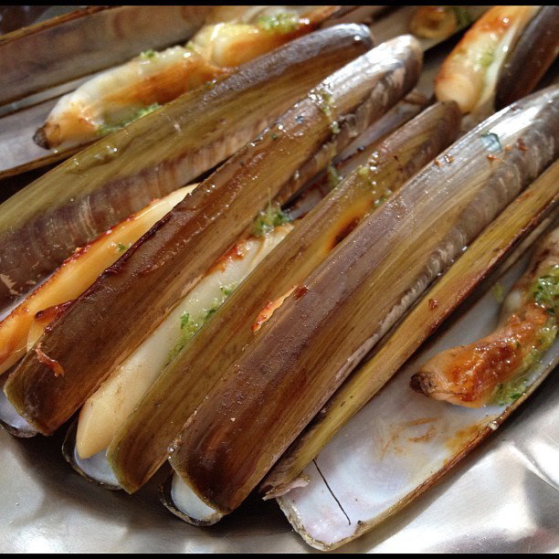 Navajas gallegas a la plancha con ajo y perejil