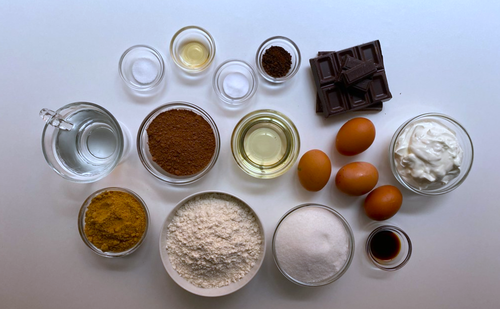 Pastel de chocolate. Postre esponjoso y jugoso para cualquier celebración