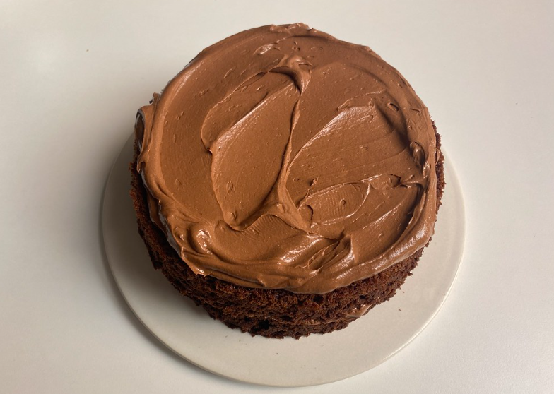 Pastel de chocolate. Postre esponjoso y jugoso para cualquier celebración