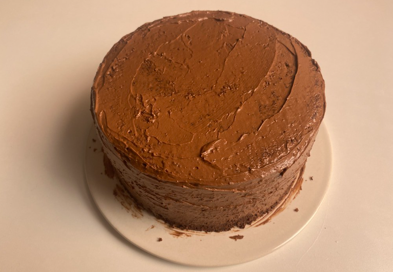 Pastel de chocolate. Postre esponjoso y jugoso para cualquier celebración