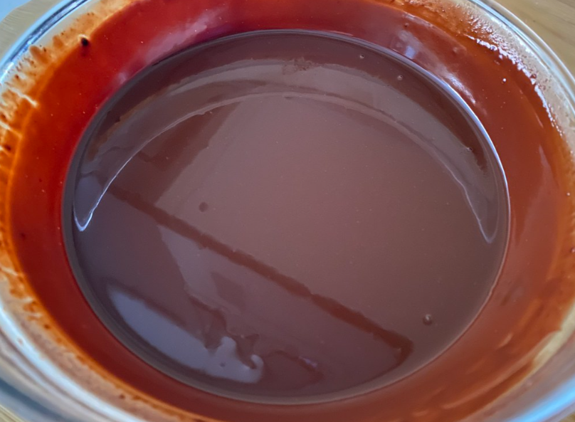 Pastel de chocolate. Postre esponjoso y jugoso para cualquier celebración