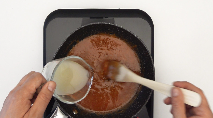 Cómo hacer patatas bravas. La tapa auténtica más madrileña
