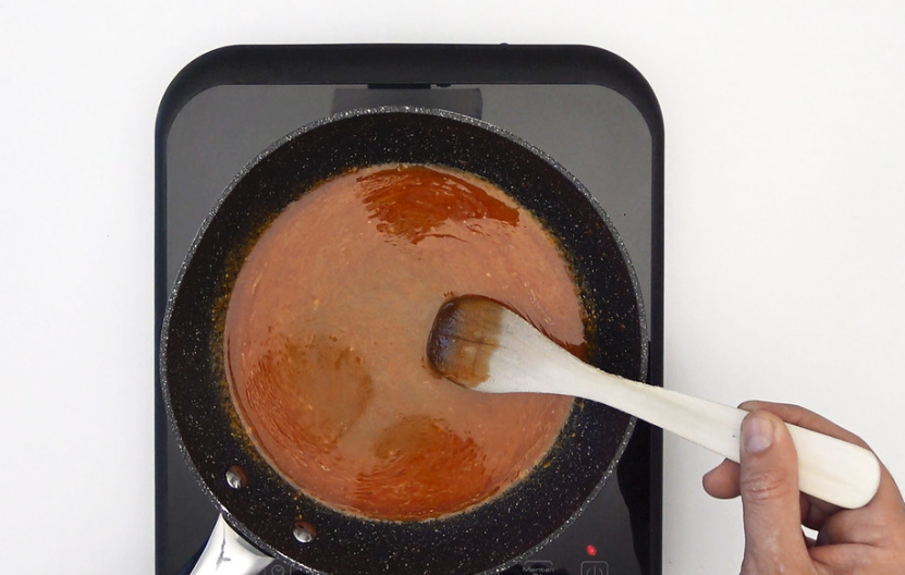 Cómo hacer patatas bravas. La tapa auténtica más madrileña