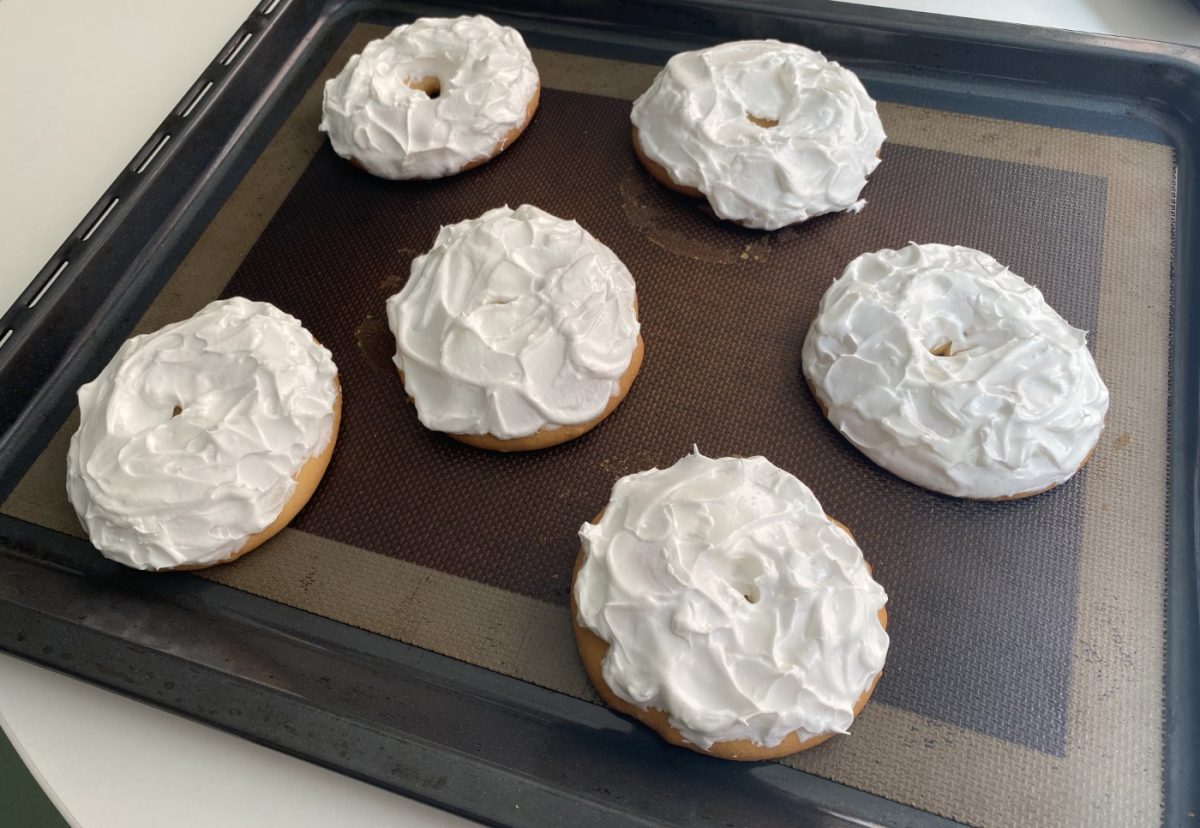 Pericones de San Juan o roscos de baño blanco. Rosquillas de merengue