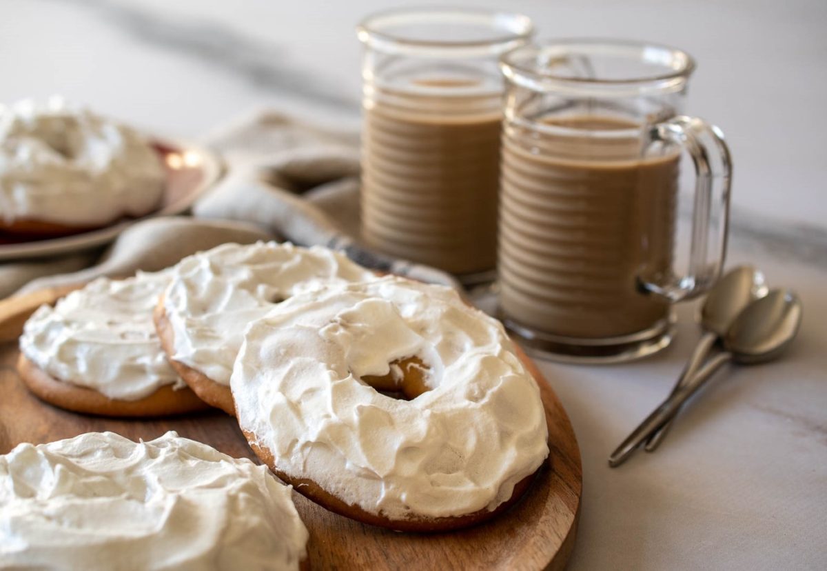Pericones de San Juan o roscos de baño blanco. Rosquillas de merengue