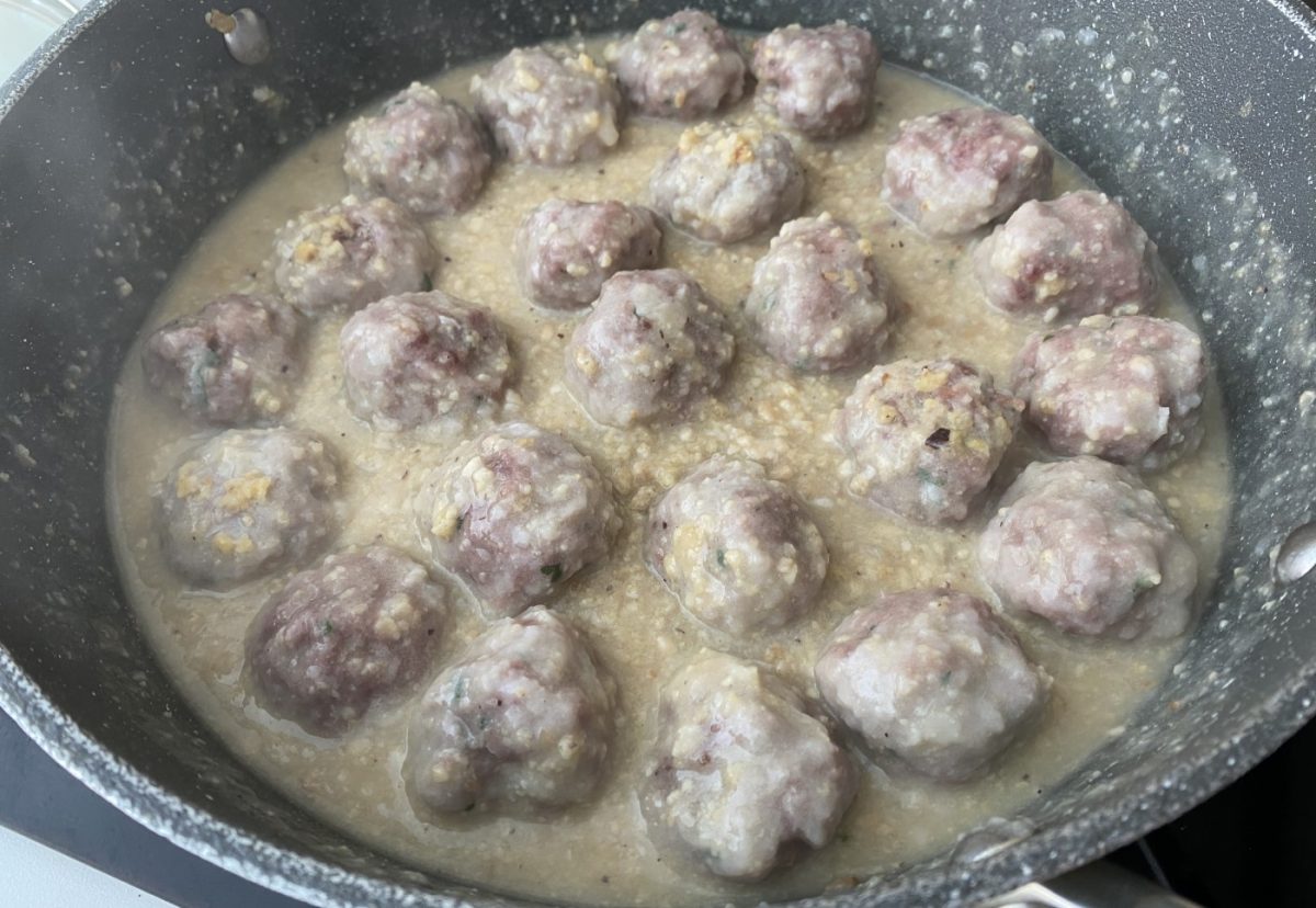 Pilotes de Sant Joan. Exquisitas albóndigas con salsa de avellanas