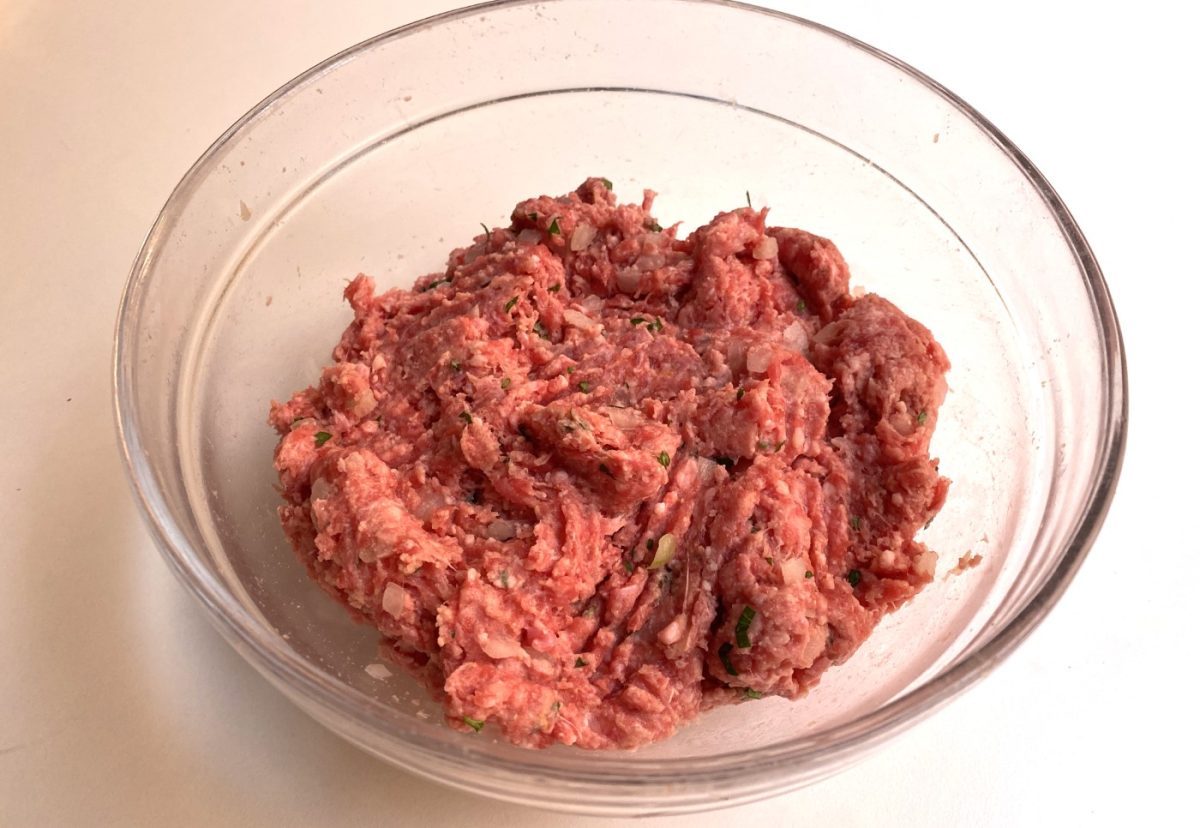 Pilotes de Sant Joan. Exquisitas albóndigas con salsa de avellanas