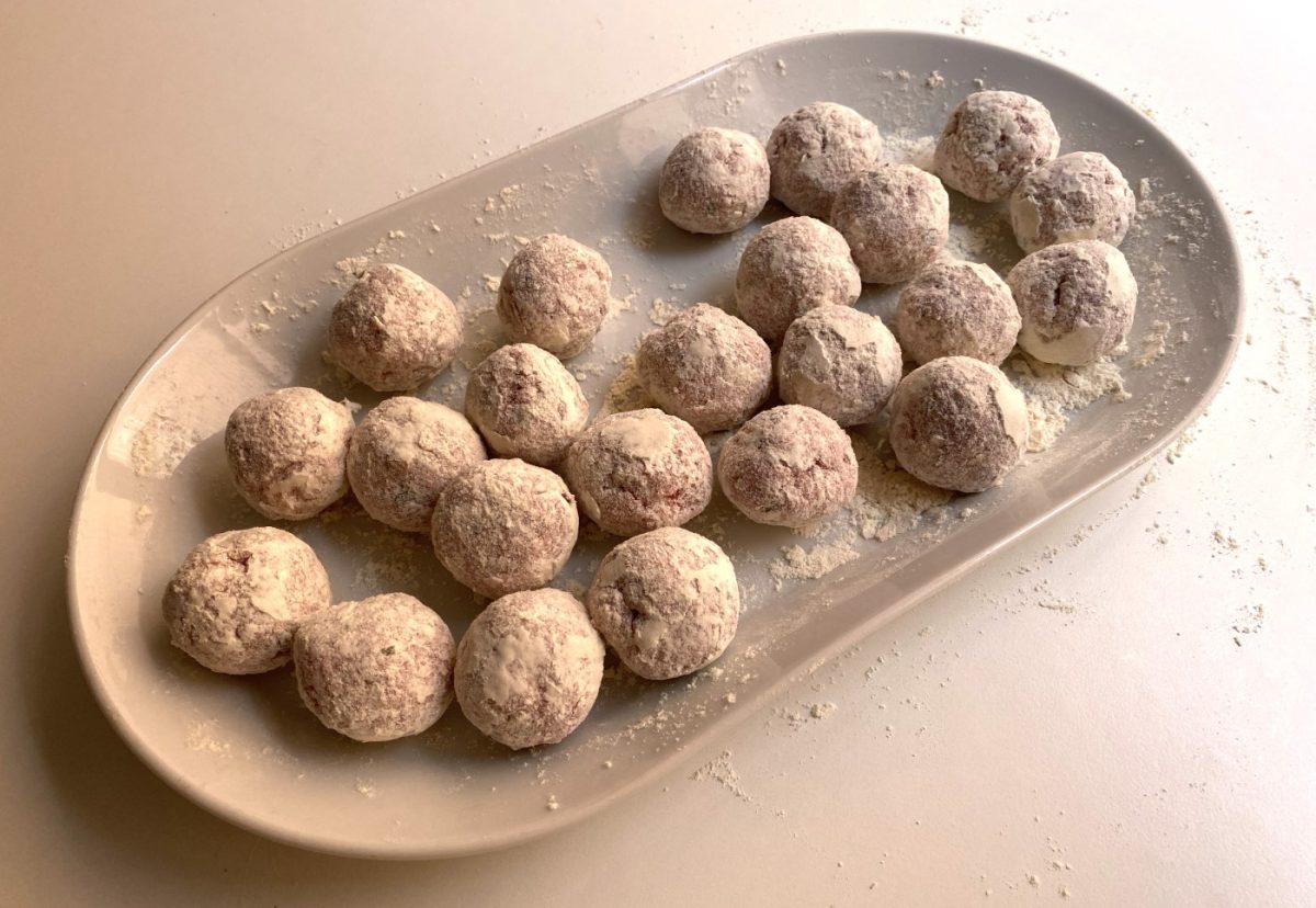 Pilotes de Sant Joan. Exquisitas albóndigas con salsa de avellanas