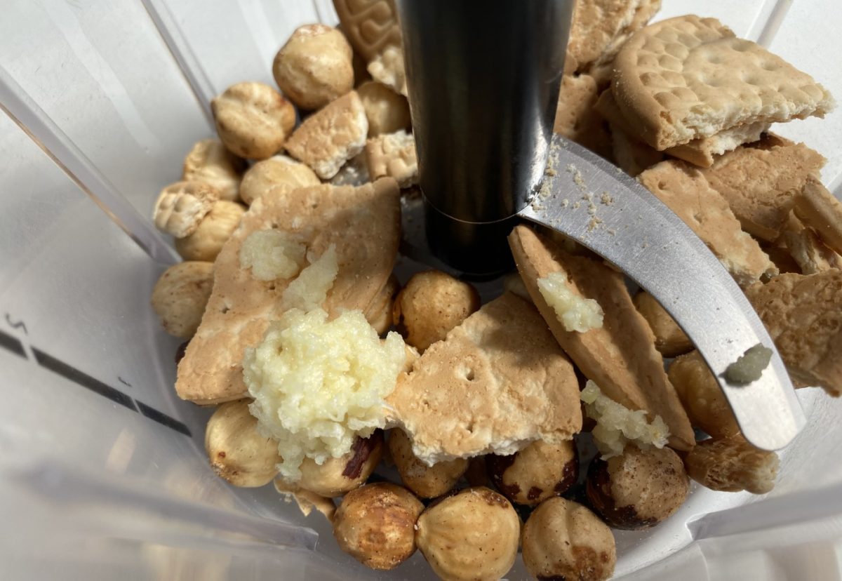 Pilotes de Sant Joan. Exquisitas albóndigas con salsa de avellanas