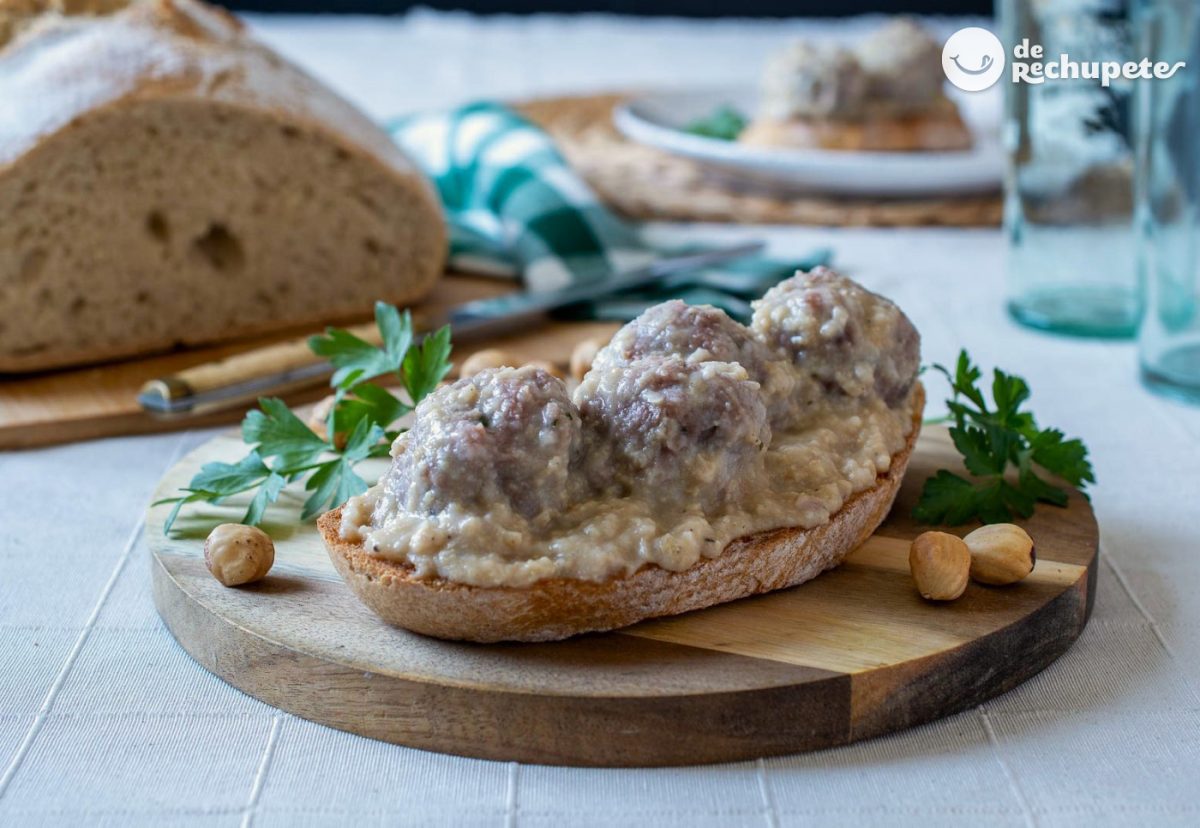 Pilotes de Sant Joan. Exquisitas albóndigas con salsa de avellanas