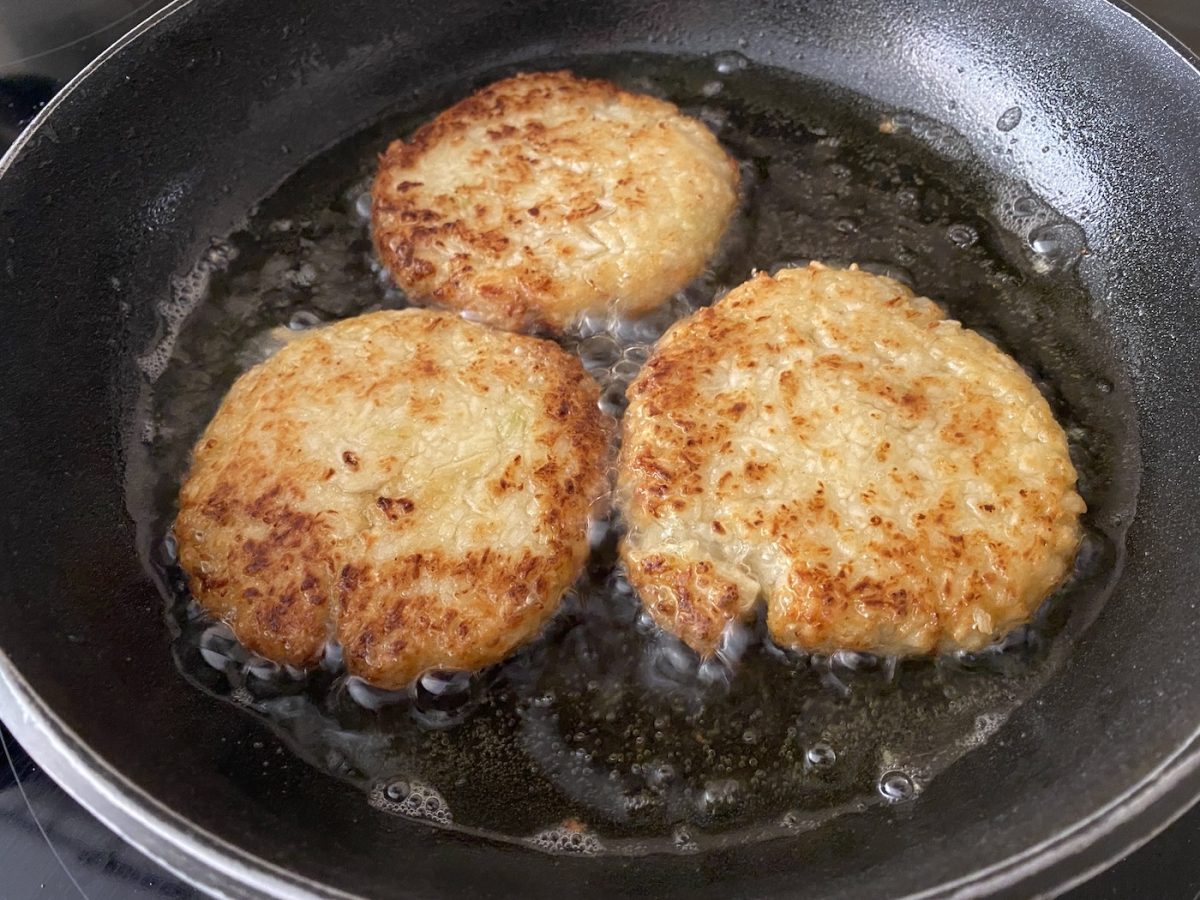 Tortitas de coliflor y queso. Una receta fácil, rápida y deliciosa